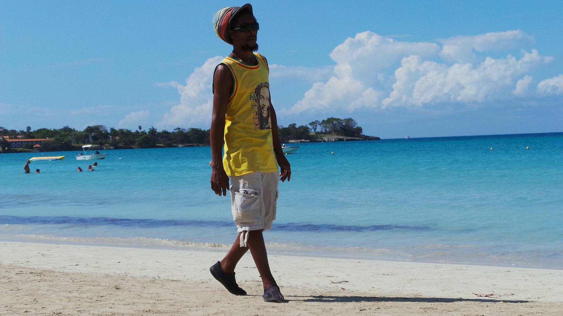 Turquoise water and white sand on a Jamaican beach